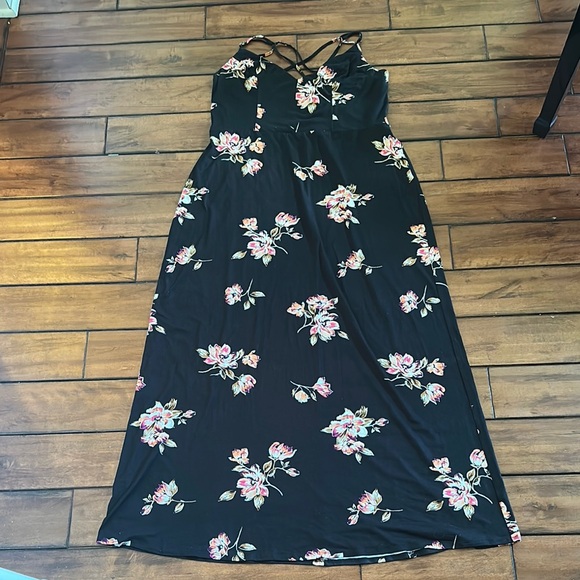 nine britton Dresses & Skirts - Nine Britton White Maxi Sundress with Spaghetti Straps